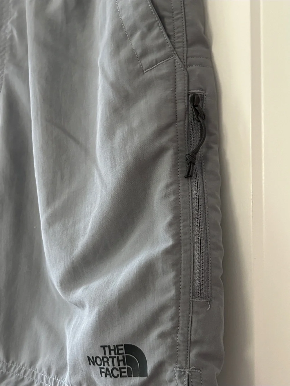 North Face Belted Outdoor Shorts Mesh Liner Sz M w MEASUREMENTS Zip Pocket
